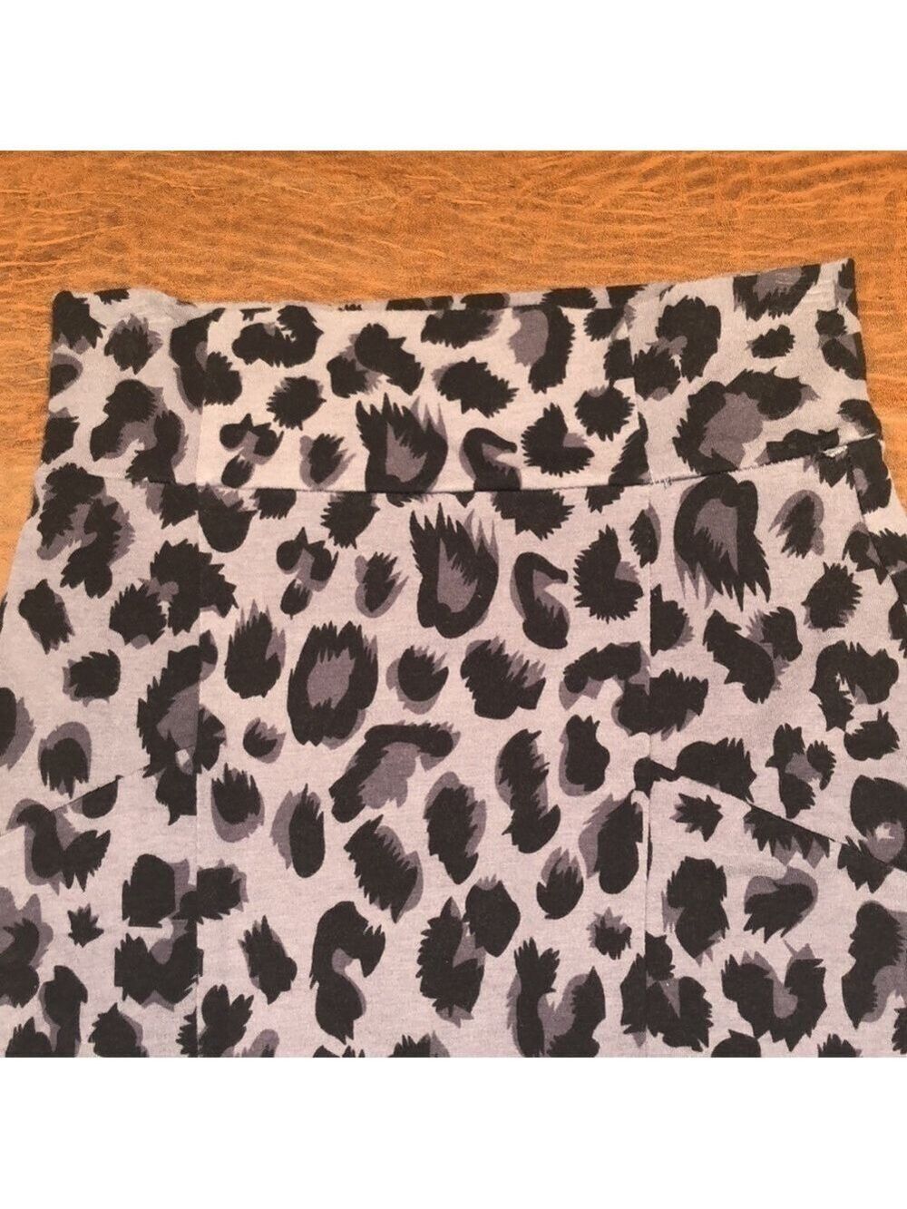 H&M DIVIDED Gray/Black Cheetah Print Body Con Skirt Size 4 - Picture 2 of 8